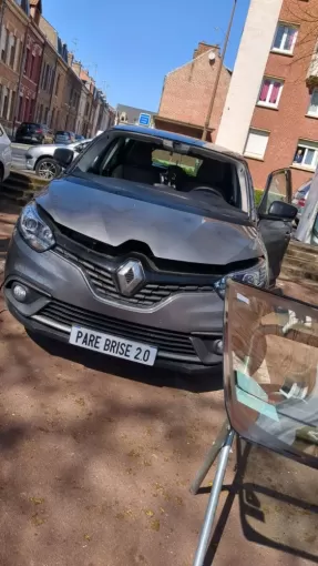 Remplacement de pare-brise d'un Renault Scenic à Amiens 