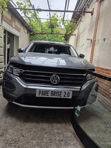 Remplacement de pare-brise à domicile sur un Volkswagen T-Roc à Compiègne, Amiens, PARE BRISE 2.0