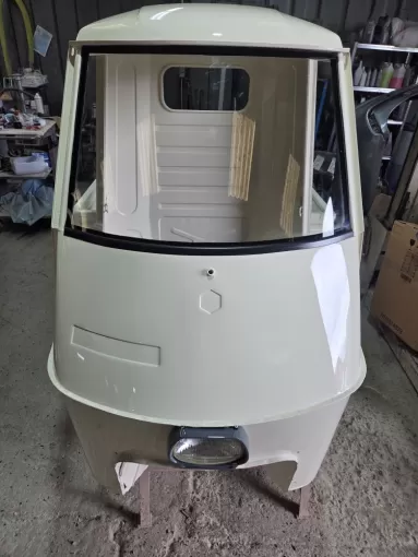Remplacement de pare-brise sur un Piaggio APE50 de 1969, Amiens, PARE BRISE 2.0
