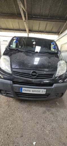 remplacement rapide de pare-brise sur un renault trafic à Beauvais, Amiens, PARE BRISE 2.0