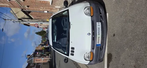 Intervention rapide sur une Renault Twingo à Amiens, Amiens, PARE BRISE 2.0