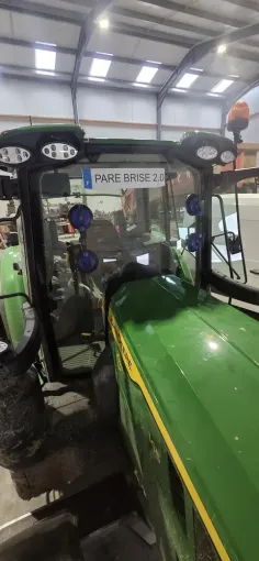 Remplacement rapide de pare-brise sur un tracteur John Deere à Rosier en Santerre, Amiens, PARE BRISE 2.0