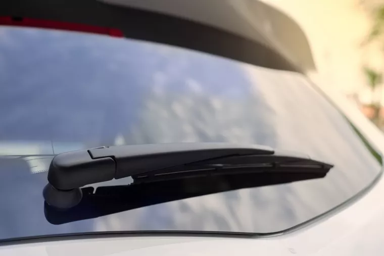 Changer la lunette arrière rayée de ma voiture à Amiens, Amiens, PARE BRISE 2.0